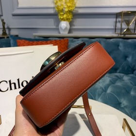 CHLOE Сумка C Bag с косым ремнем отличается модным и ярким дизайн