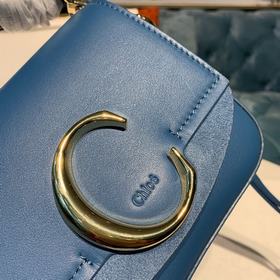 CHLOE Сумка C Bag с кожаным ремнем через плечо отличается модным 