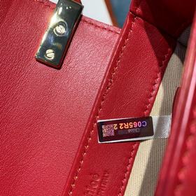 CHLOE Сумка C Bag с косым ремнем отличается модным и ярким дизайн