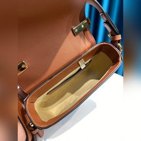 CHLOE Сумка C Bag с кожаным ремнем через плечо отличается модным 