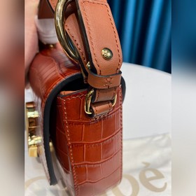 CHLOE Сумка C Bag с кожаным ремнем через плечо отличается модным 