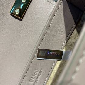 CHLOE Сумка C Bag с кожаным ремнем через плечо представляет собо