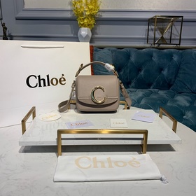 CHLOE Сумка C Bag с кожаным ремнем через плечо представляет собо