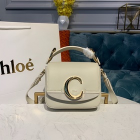 Сумка Chloe C Bag с кожаным ремнем через плечо отличается модным