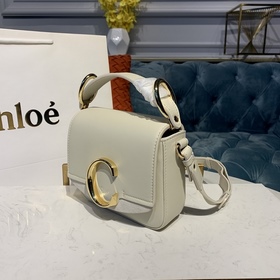Сумка Chloe C Bag с кожаным ремнем через плечо отличается модным 