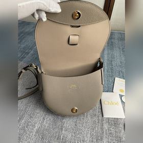 CHLOE  Новая модель DARRYL Элегантная сумка серого цвета в форме