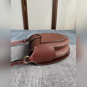 CHLOE  Новая модель DARRYL в теплом коричневом цвете, сумка-седл