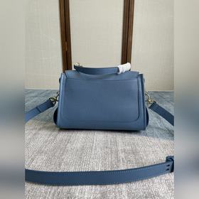 CHLOE  Большой Новая сумка Эта сумка изготовлена из гладкой и мя