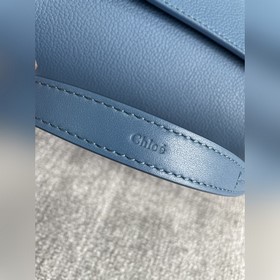 CHLOE  Большой Новая сумка Эта сумка изготовлена из гладкой и мя