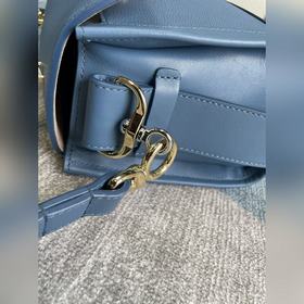 CHLOE  Большой Новая сумка Эта сумка изготовлена из гладкой и мя