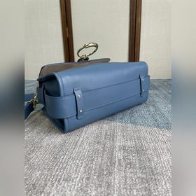 CHLOE  Большой Новая сумка Эта сумка изготовлена из гладкой и мя