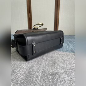 CHLOE  Большой Новая сумка Эта сумка изготовлена из гладкой и мя