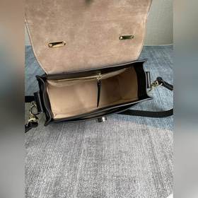 CHLOE  Большой Новая сумка Эта сумка изготовлена из гладкой и мя