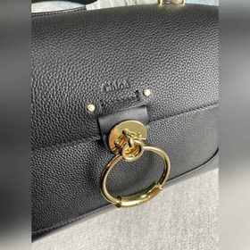 CHLOE  Большой Новая сумка Эта сумка изготовлена из гладкой и мя