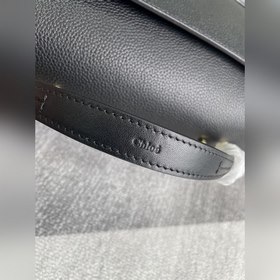 CHLOE  Большой Новая сумка Эта сумка изготовлена из гладкой и мя