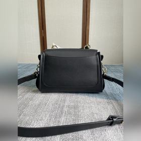 CHLOE  Большой Новая сумка Эта сумка изготовлена из гладкой и мя