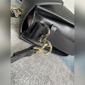CHLOE  Большой Новая сумка Эта сумка изготовлена из гладкой и мя