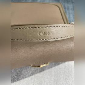 CHLOE  Большой Новая сумка Эта сумка Tess Day изготовлена из гла