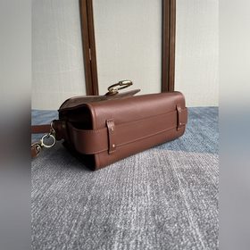 CHLOE  Большой Новая сумка Эта сумка изготовлена из гладкой и мя