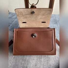 CHLOE  Большой Новая сумка Эта сумка изготовлена из гладкой и мя