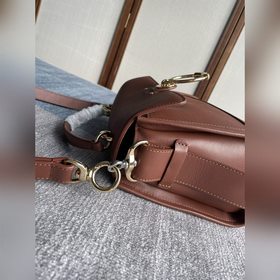 CHLOE  Большой Новая сумка Эта сумка изготовлена из гладкой и мя