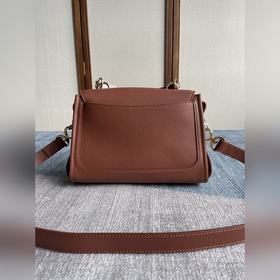 CHLOE  Большой Новая сумка Эта сумка изготовлена из гладкой и мя