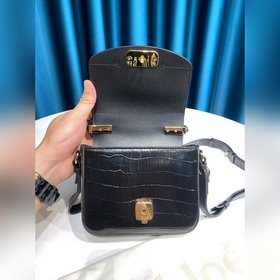 CHLOE  Сумка C Bag с косым ремнем отличается модным и ярким диза