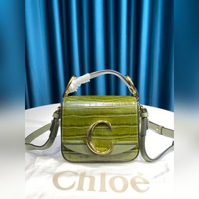 CHLOE  Сумка C Bag с косым ремнем отличается модным и ярким диза