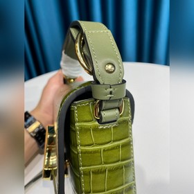 CHLOE  Сумка C Bag с косым ремнем отличается модным и ярким диза