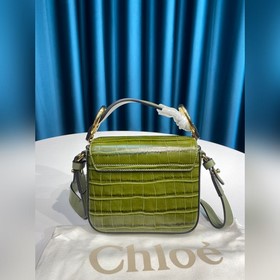 CHLOE  Сумка C Bag с косым ремнем отличается модным и ярким диза