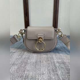 CHLOE  Новая осенне-зимняя модель небольшой сумки через плечо. и