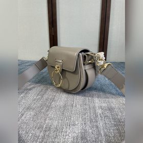 CHLOE  Новая осенне-зимняя модель небольшой сумки через плечо. и