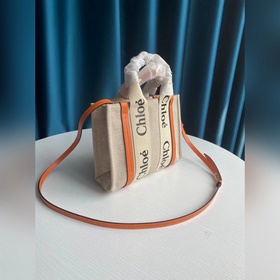 CHLOE – популярная сумка Woody Tote (с плечевым ремнем) Многие из