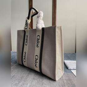 CHLOE  Большая сумка черного цвета, которая может служить в каче