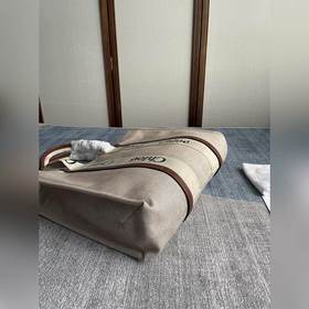 CHLOE  Большая сумка коричневого цвета, которая может служить в 