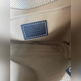 CHLOE  Синяя сумка небольшого размера, которая может служить в к