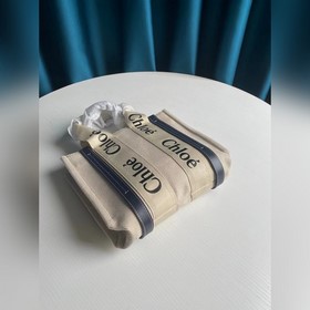 CHLOE  Синяя сумка небольшого размера, которая может служить в к