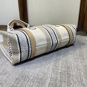CHLOE  Радужная сумка Woody Tote – новое поступление. Эта радужн