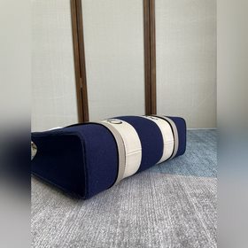CHLOE  Новые модели сумок-тоут на осень-зиму уже в продаже. Сум