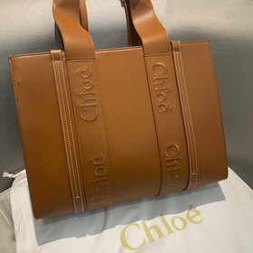 CHLOE  Woody Tote Детализделия из кожи Сумка-тоут из гладкой те
