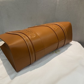 CHLOE  Woody Tote Детализделия из кожи Сумка-тоут из гладкой те