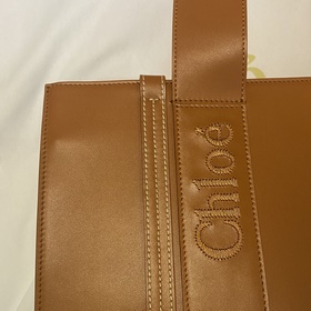 CHLOE  Woody Tote Детализделия из кожи Сумка-тоут из гладкой те