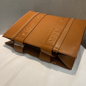 CHLOE  Woody Tote Детализделия из кожи Сумка-тоут из гладкой те