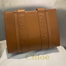 CHLOE  Woody Tote Детализделия из кожи Сумка-тоут из гладкой те