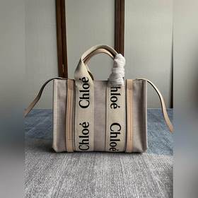 CHLOE – популярная сумка Woody Tote (с плечевым ремнем) Многие из