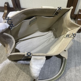 CHLOE Начинается новый день, полный энергии. Новая весенняя кол