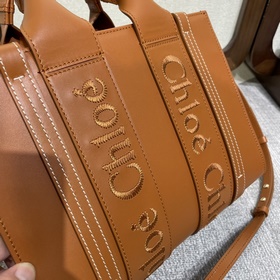CHLOE Элегантная сумка-тоут из кожи серии Woody Новинка этого се