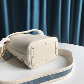 CHLOE  Сумка Roy Bucket Bag с большим логотипом, сумка-ведро И