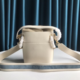 CHLOE  Сумка Roy Bucket Bag с большим логотипом, сумка-ведро И
