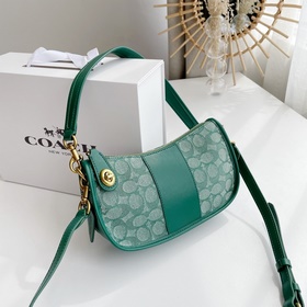 Coach  Артикул： C0721 23 Классическая сумка с логотипом из кожи